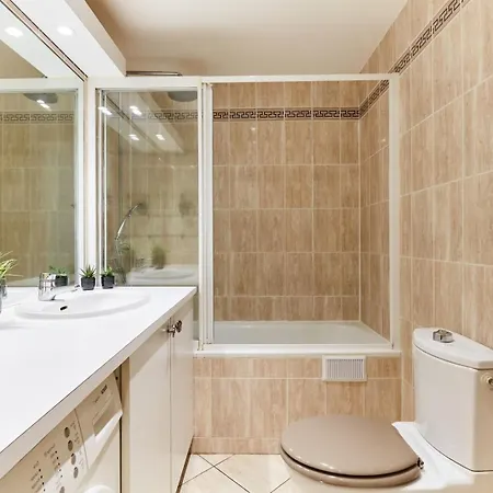 Bnbnook - Chic 1br With Balcony - Latin Quarter Lägenhet *